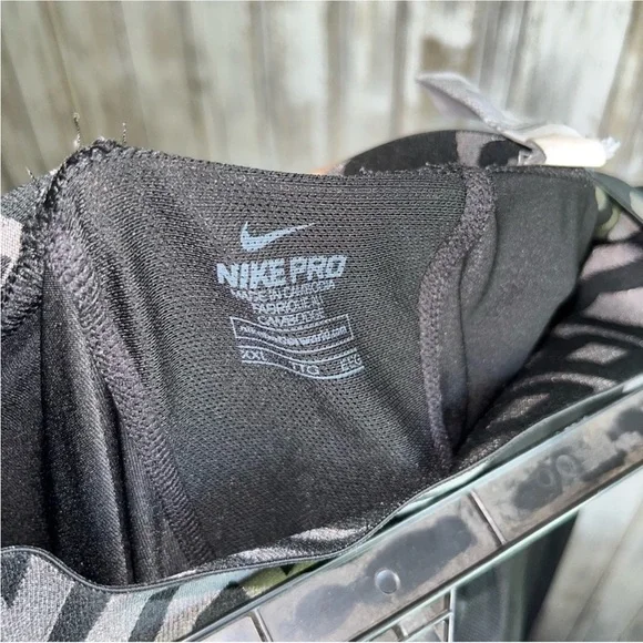 Nike Pro Black Printed Leggings - Picture 4 of 4